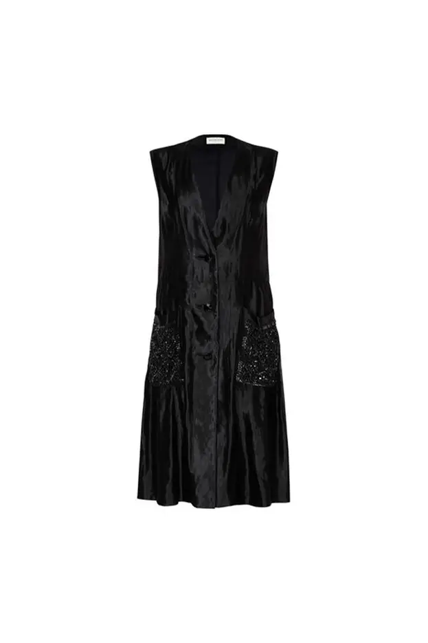 The Little Black Dress: A Style Icon - Vestiaire Collective The Little Black Dress: A Style Icon - Vestiaire Collective