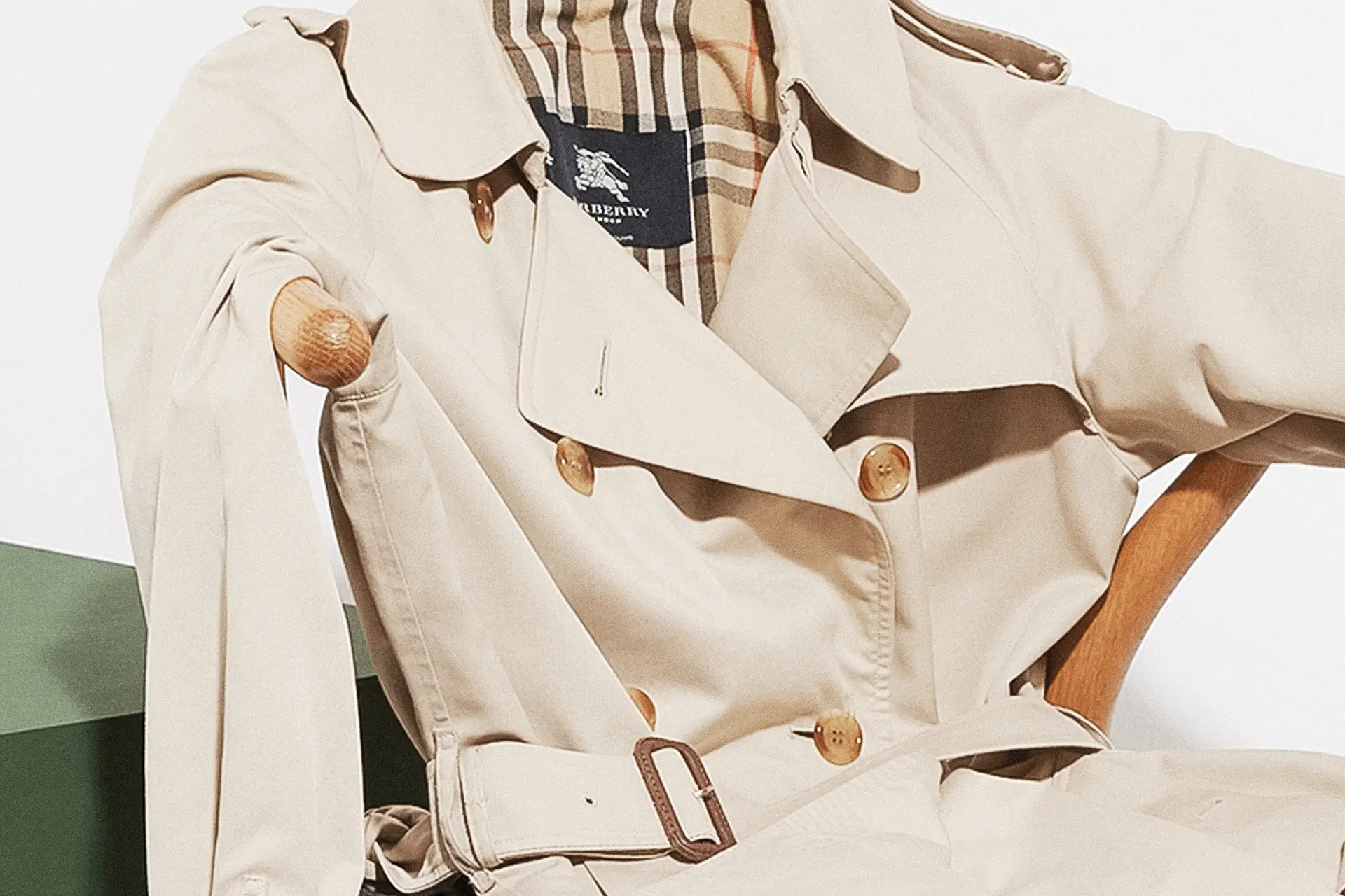 221006-BRL-fashion-Miss_Classique-BURBERRY_trench.jpg