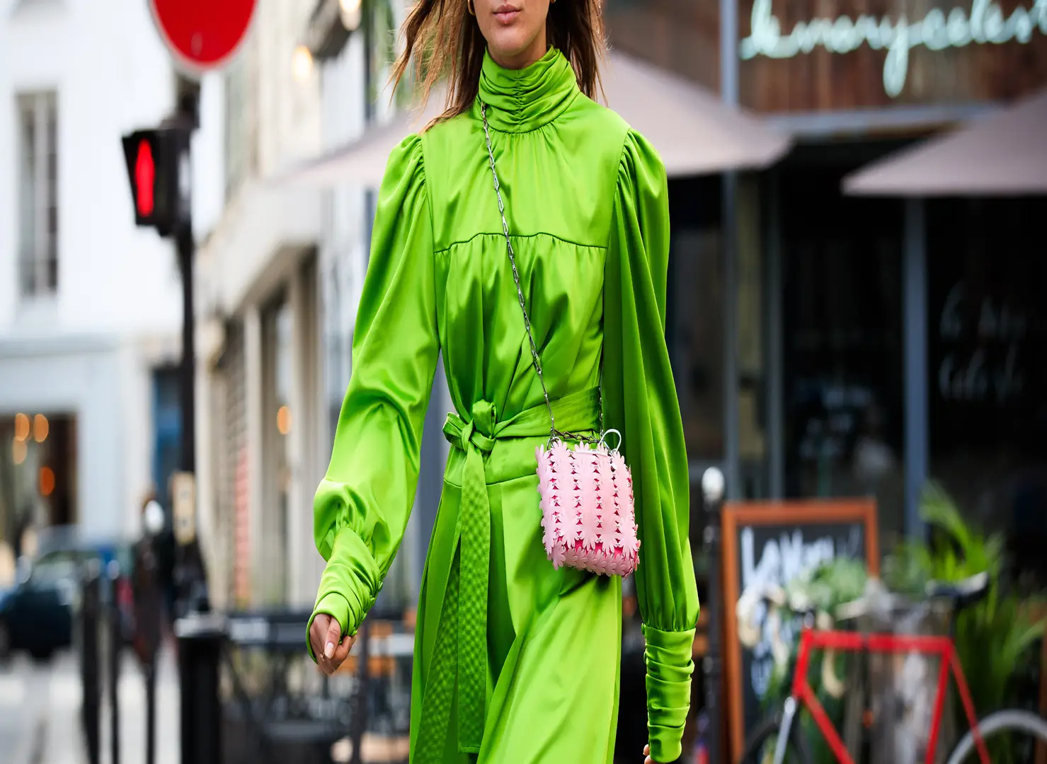 woman-in-green-with-mini-pink-bag-street-style.jpg