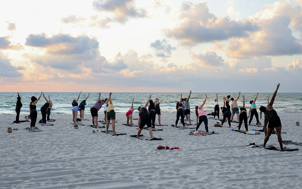 Yoga_on_the_beach.JPG