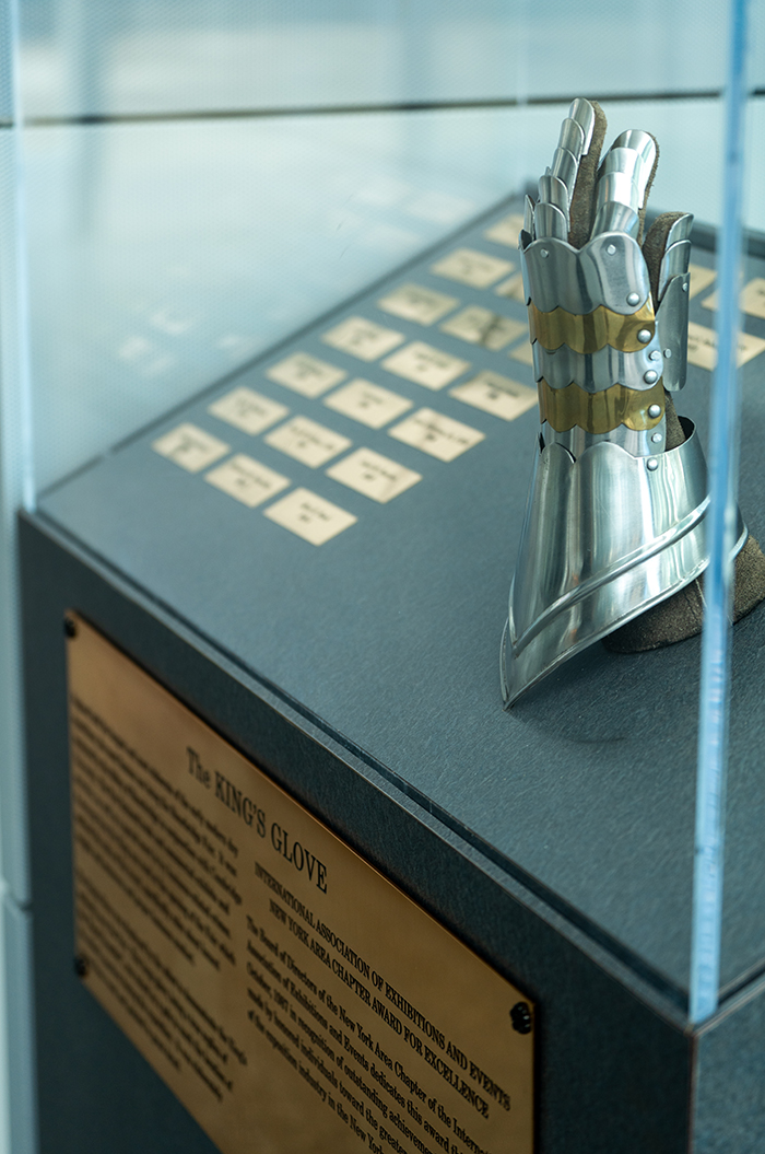 kings_glove_award.jpg