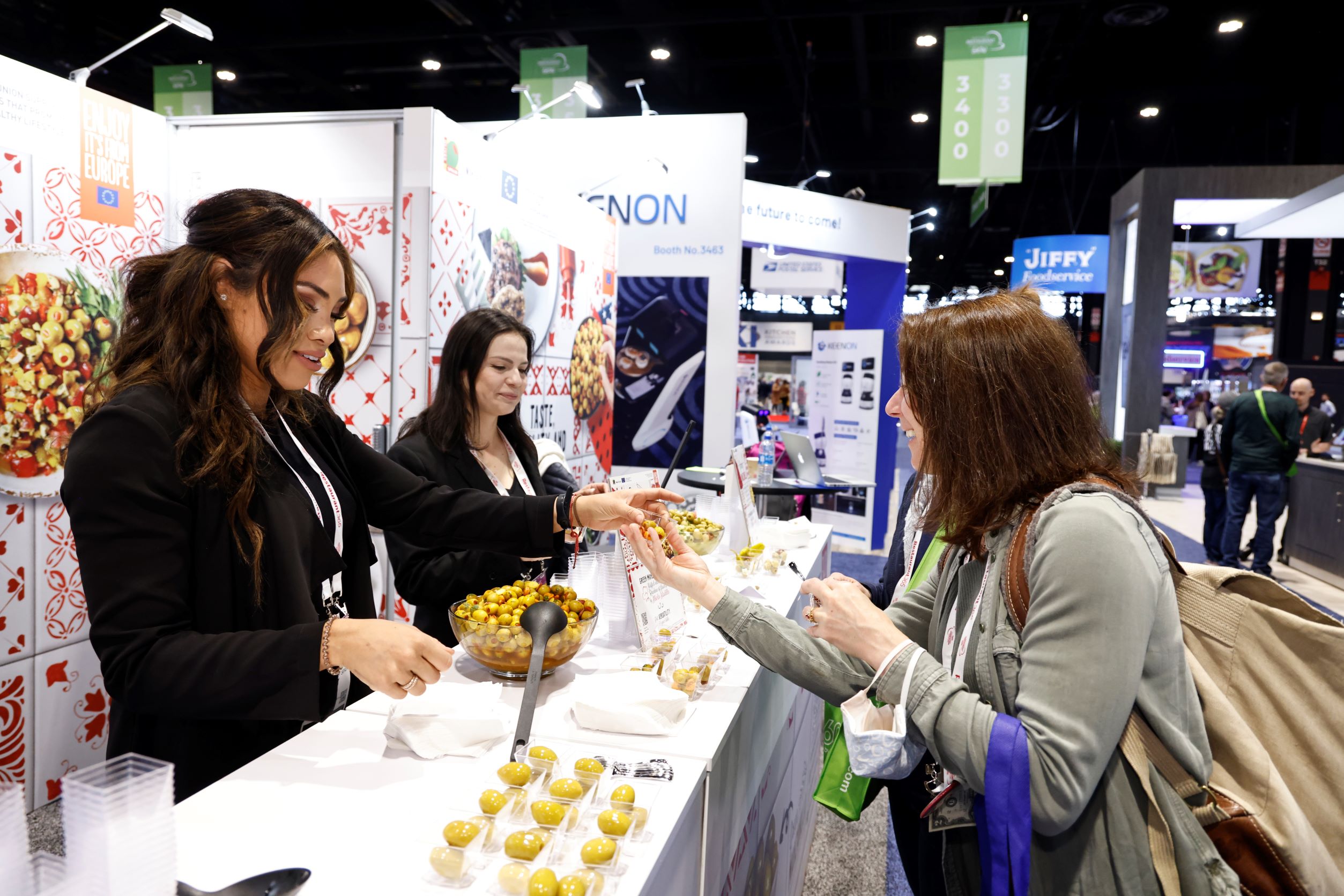 women_sampling_food_at_show_resize.jpg