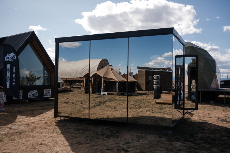 mirrored_tent.jpg