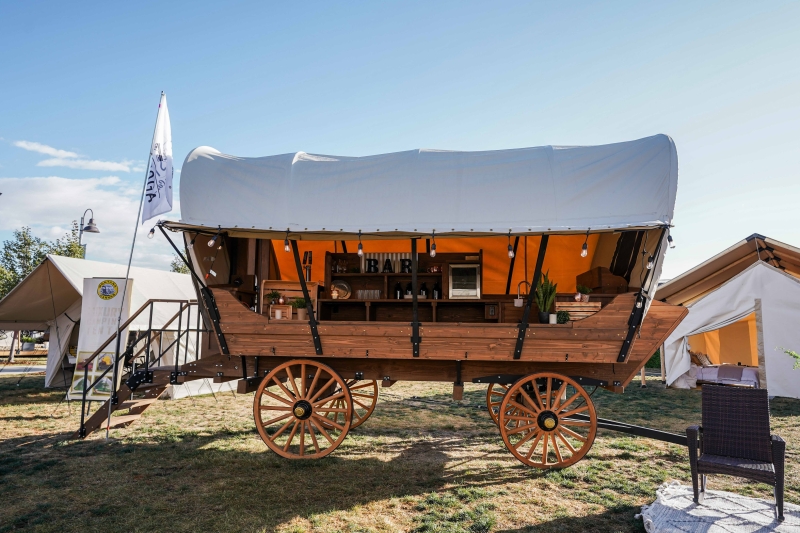 wagon_bar_lo_res.jpg
