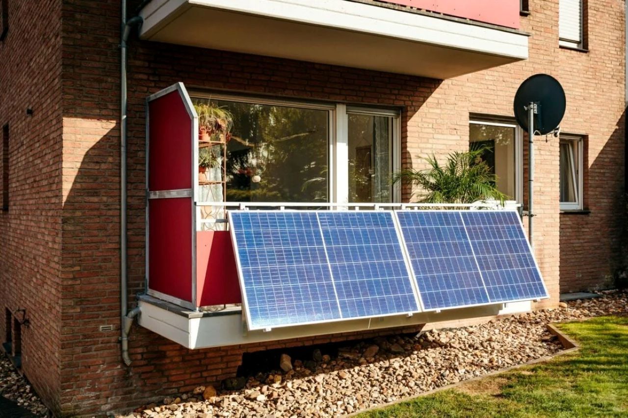 What is the plug-in solar technology due for UK supermarkets?