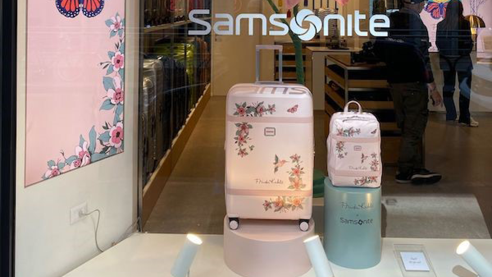 Frida_Kahlo_x_Samsonite_collec
