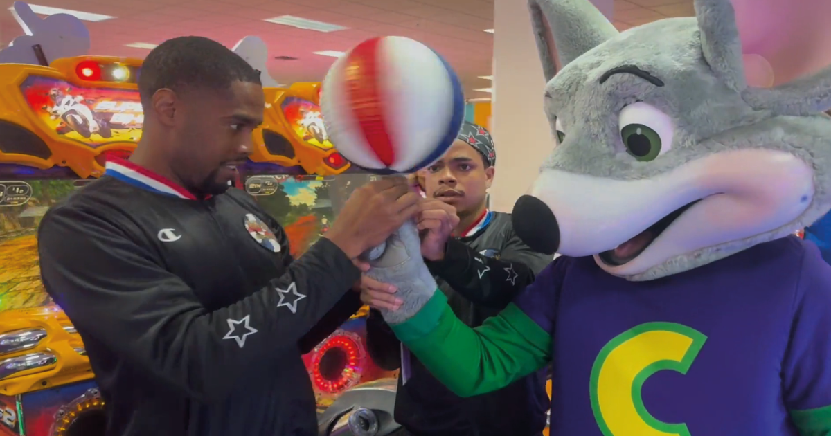 Chuck E. Cheese Teams Up with Harlem Globetrotters for Sports and