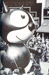Felix-the-Cat-1st-Parade-balloon-in-1927.jpg