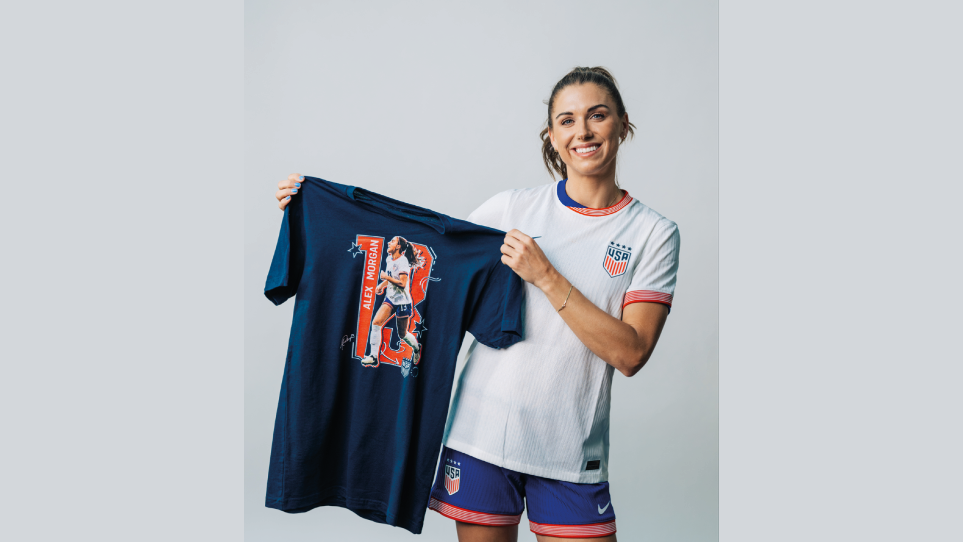 Alex Morgan, San Diego Wave FC, in USWNT Alex Morgan 13 Tshirt by Legends