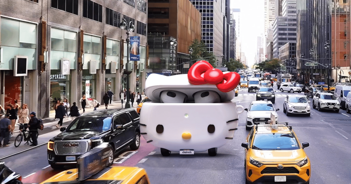 Hello_Kitty_x_Claire_s_Earbugs