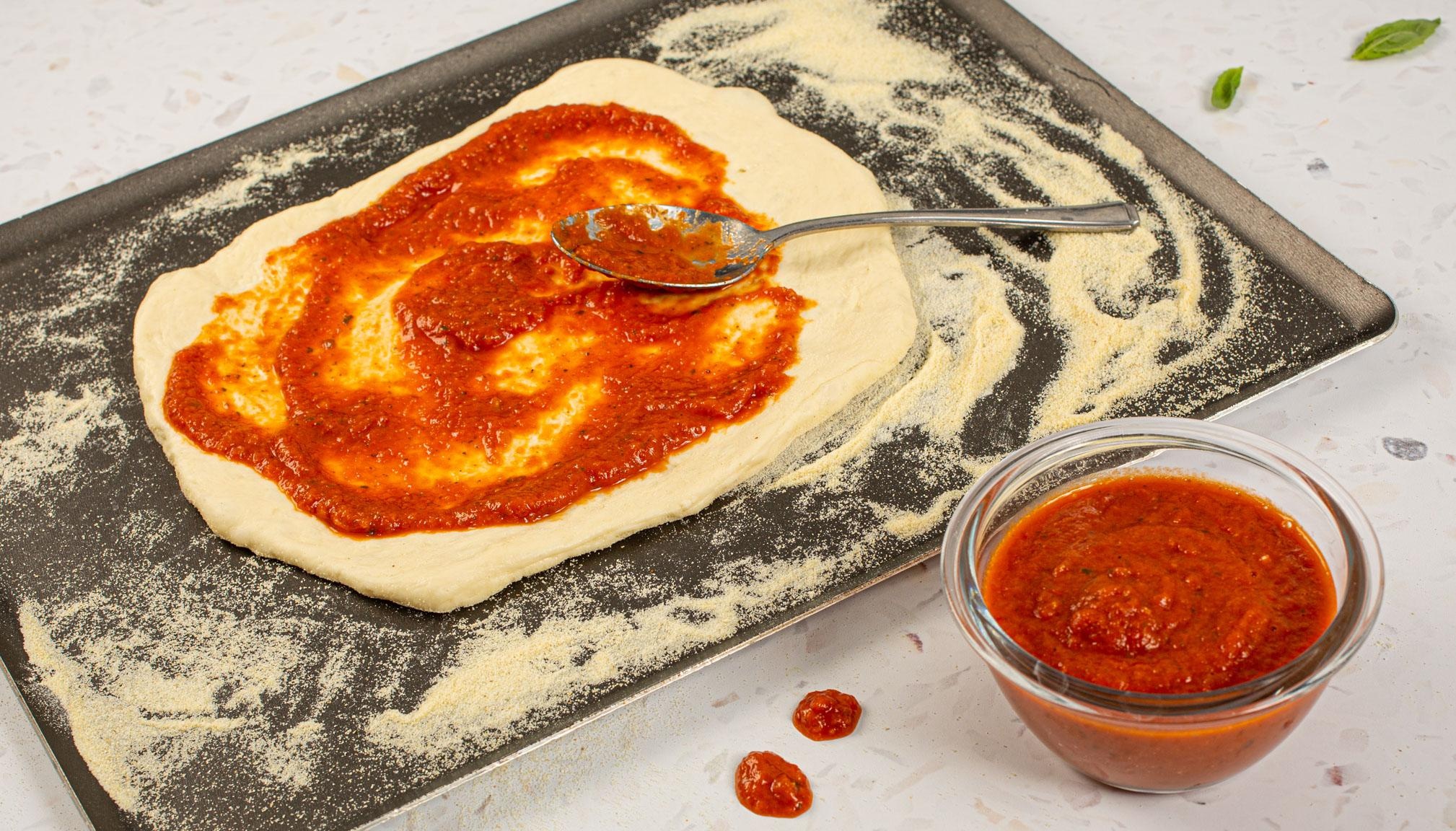 Tomato pizza base sauce