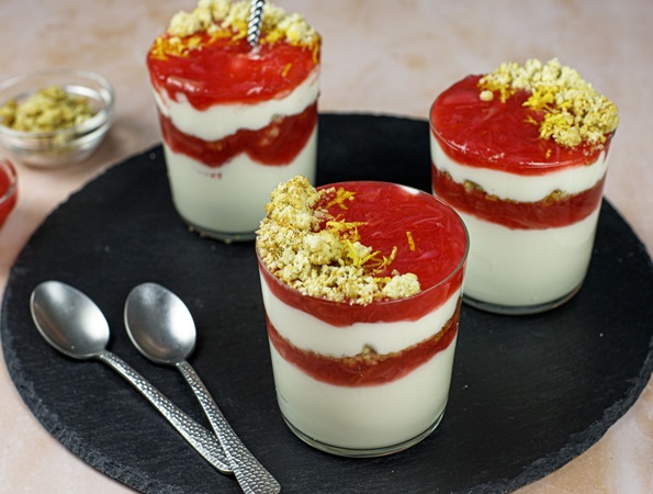 Rhubarb Breakfast Pots