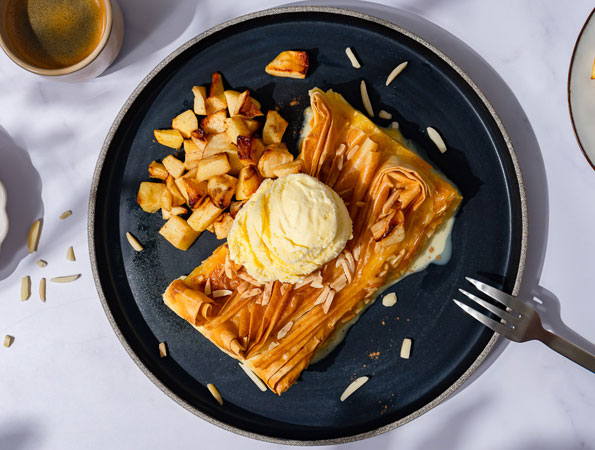 Crinkle cake & glazed apples with vanilla ice cream