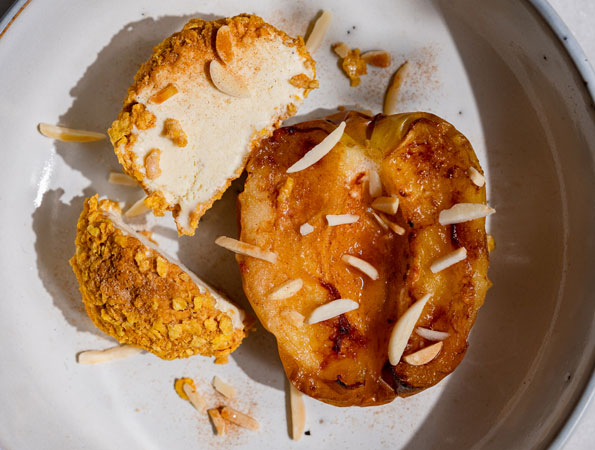 Ice cream balls with baked apples