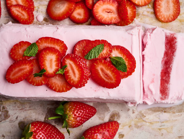 Terrine glacée à la fraise