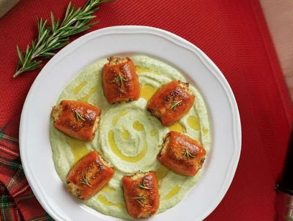 Pimientos del Piquillo Rellenos de Brandada de Bacalao sobre Crema de Puerros