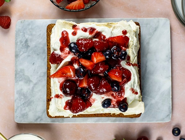 Berry Meringue Cake