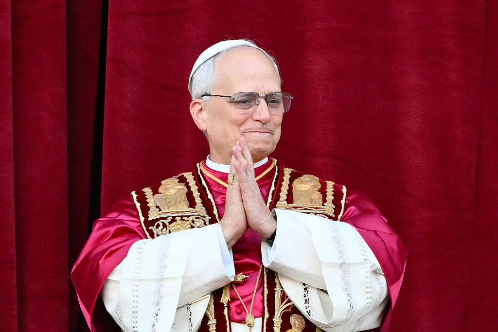 Why the first ever American pope Leo broke major tradition by speaking  English at his first mᴀss