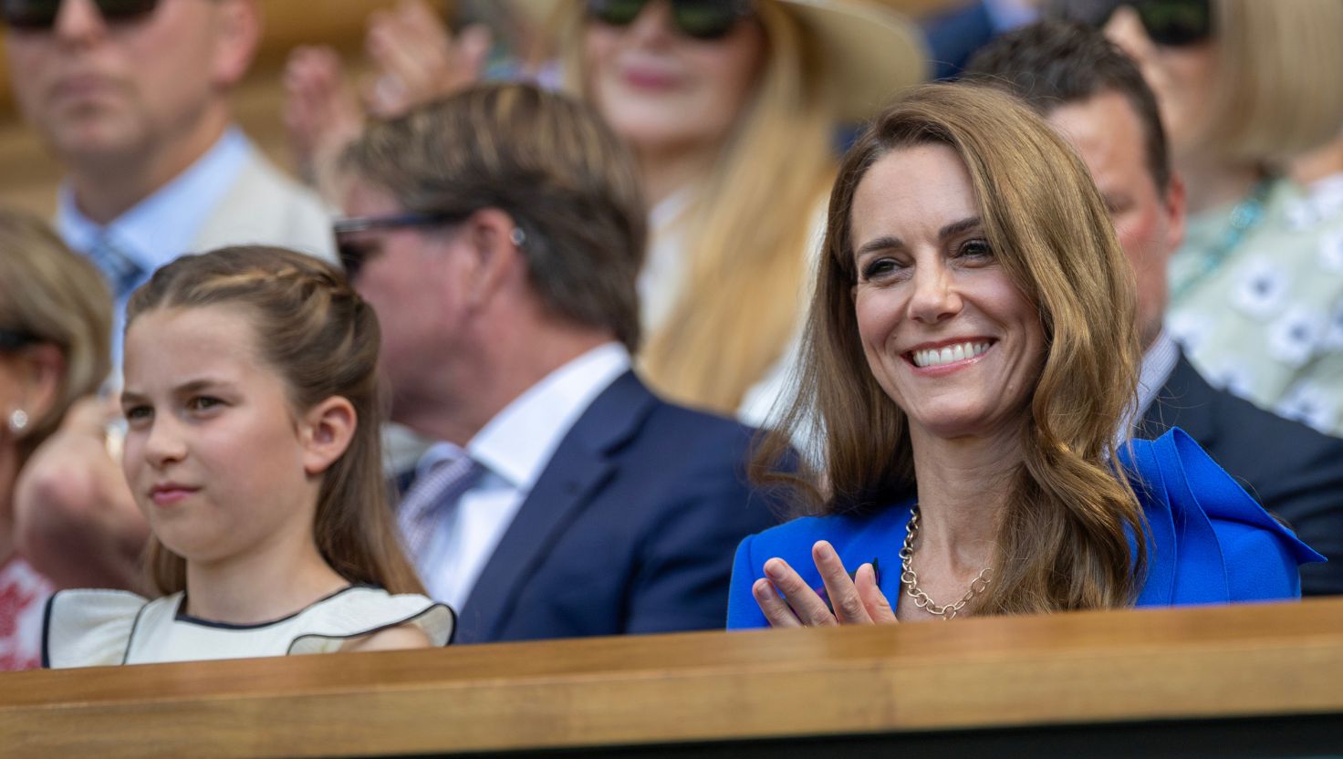 Kate Middleton spotted making 'secret' signal at Wimbledon by body language expert Kate Middleton spotted making 'secret' signal at Wimbledon by body language expert