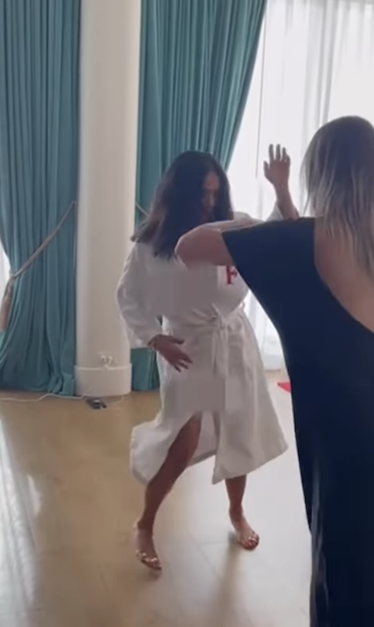 Salma hayek flashes boob