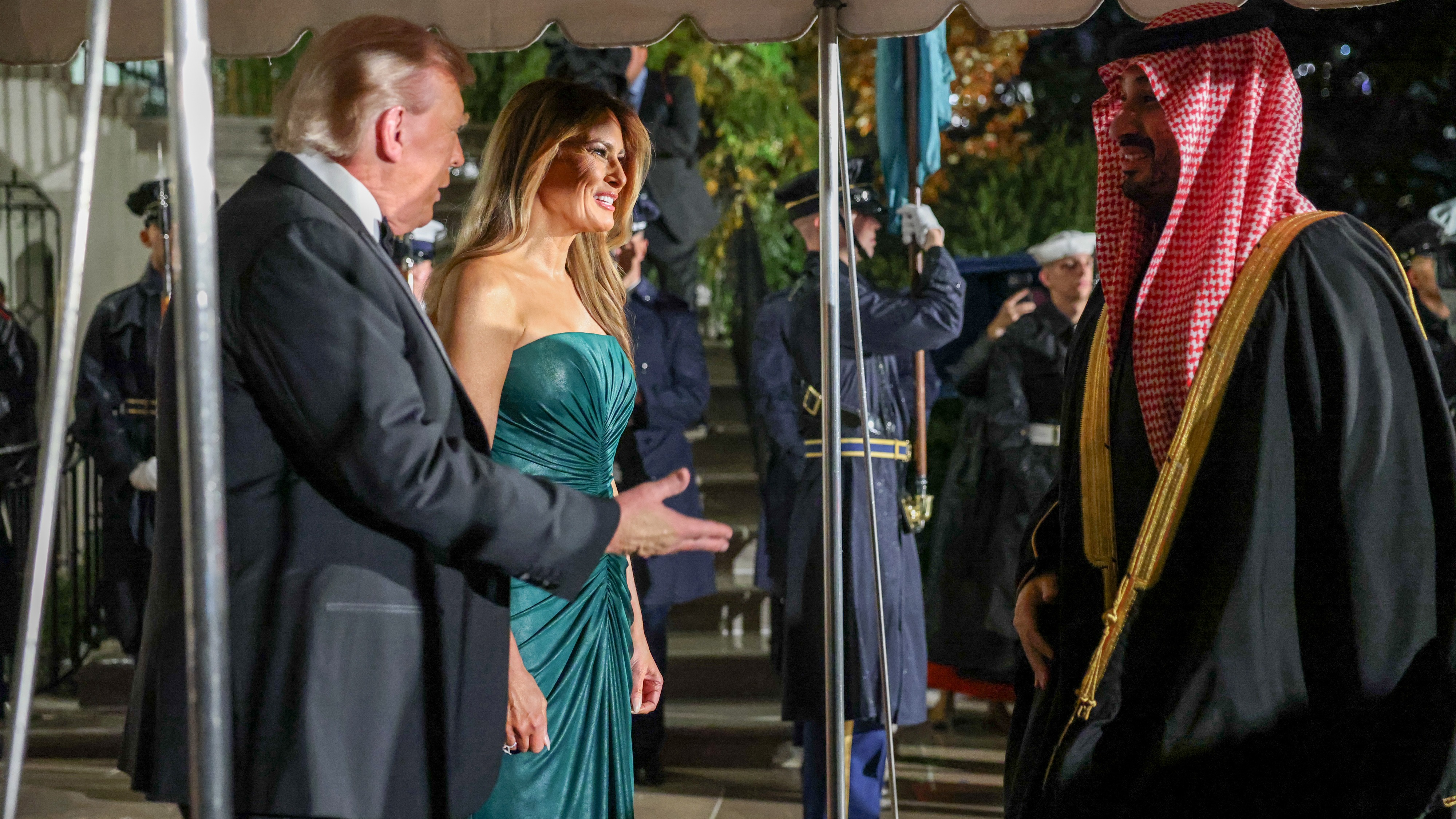 Melania Trump's 'subtle gesture' to Saudi Arabia's prince during state  dinner revealed