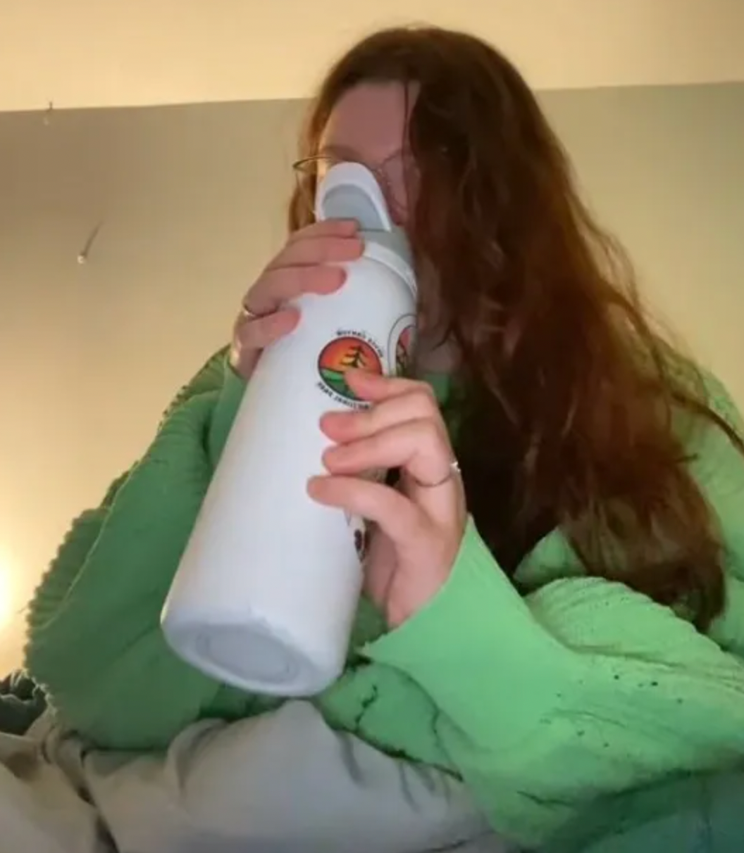 TikToker shows how to remove odors from a reusable water bottle