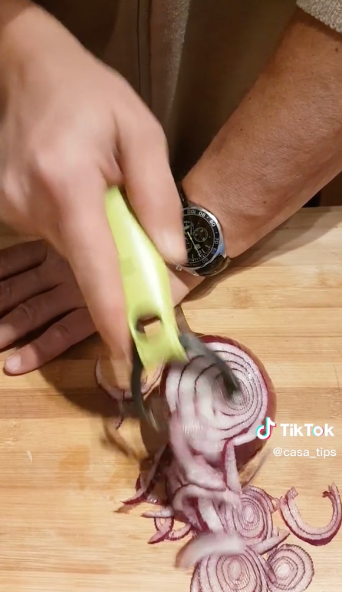 Struggling While Slicing Onion? Not Anymore! 5 Onion Slicers To Your Rescue