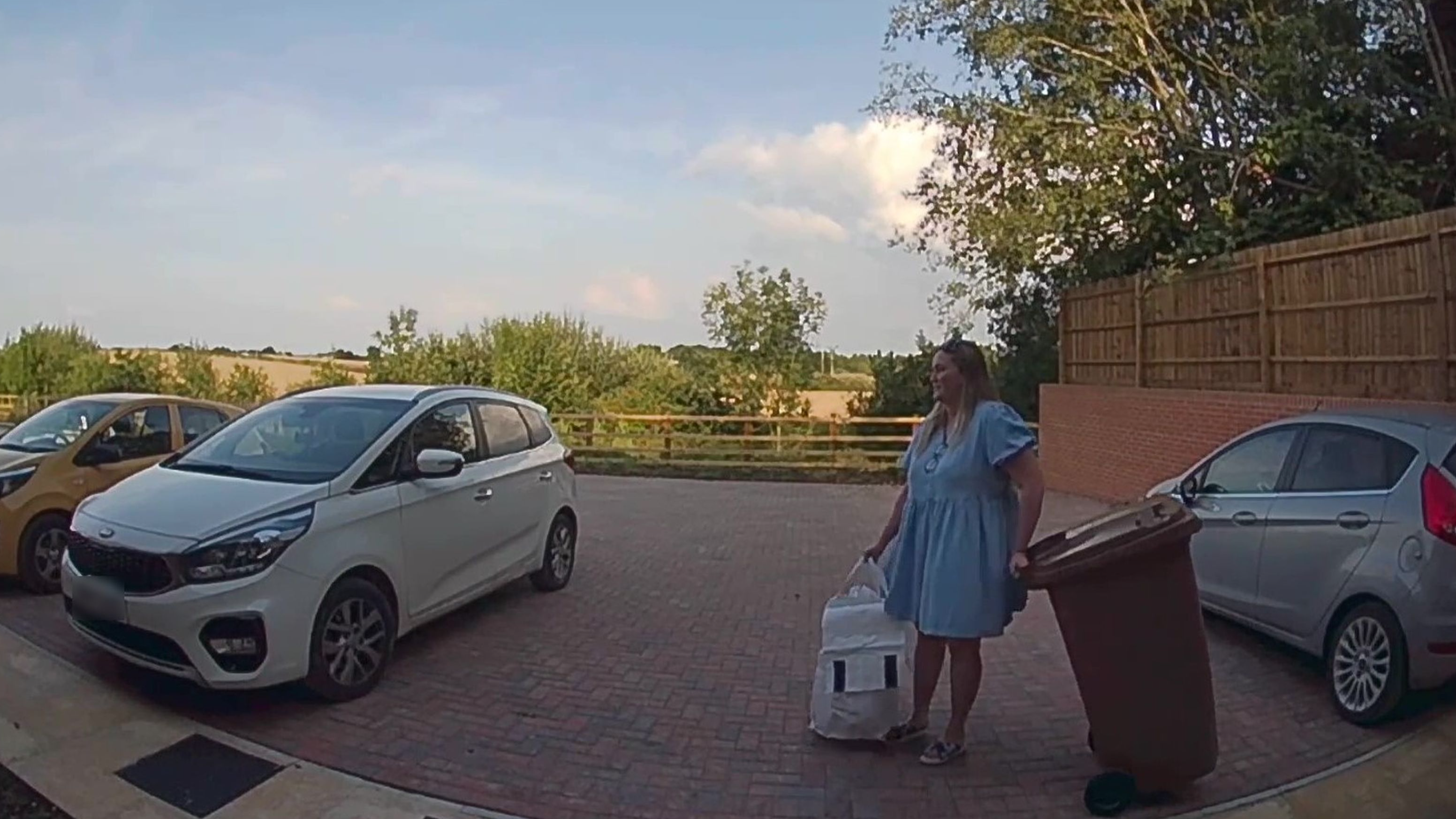 Woman Mortified After Accidentally Flashing Her Neighbours