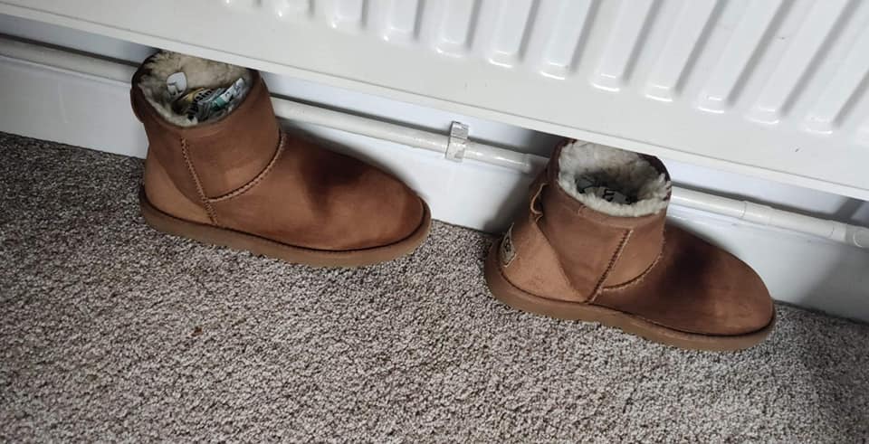 Any way to make these Uggs all one color again? : r/lifehacks
