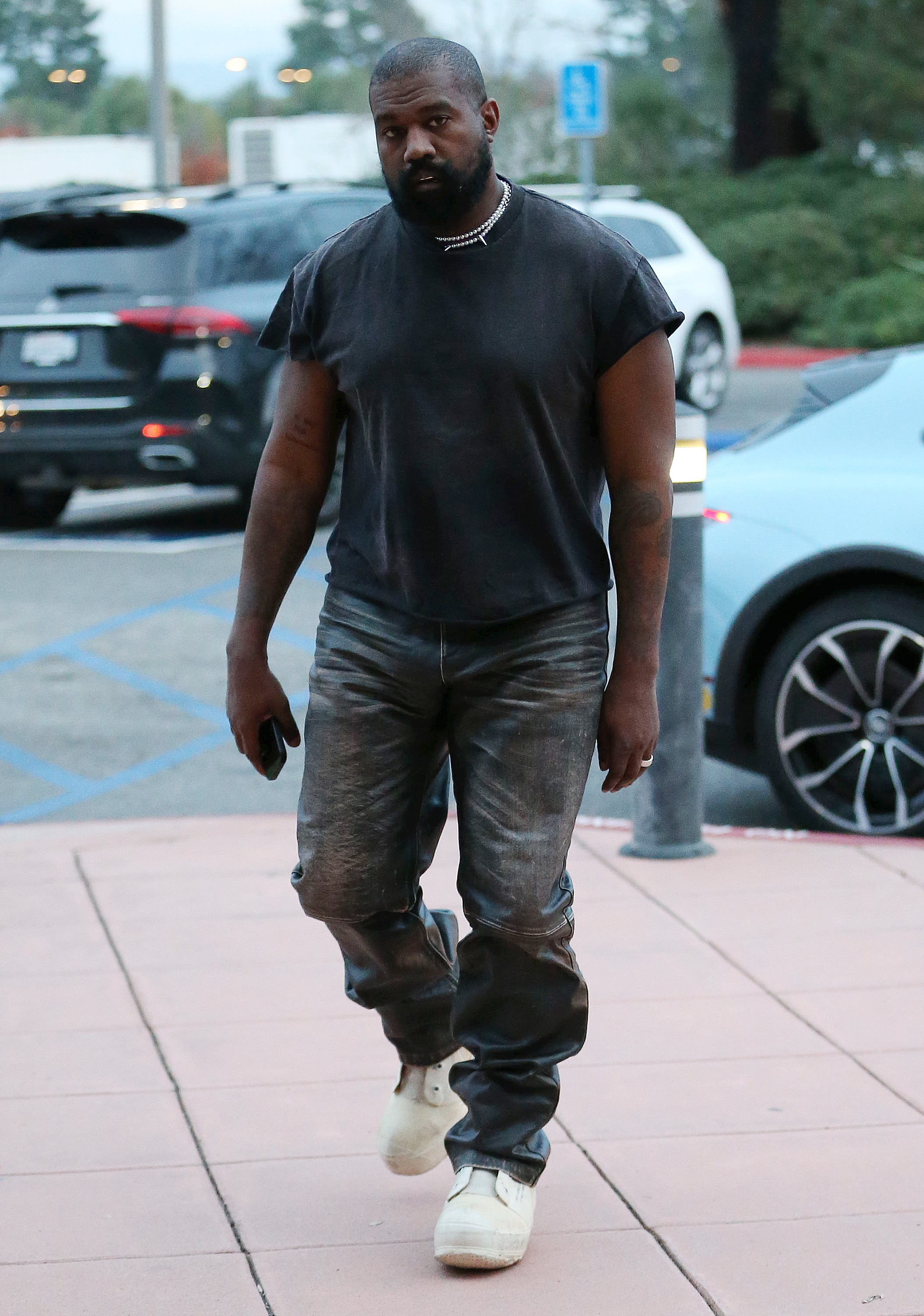 Kanye West takes swipe at Taylor Swift as he claims he's being
