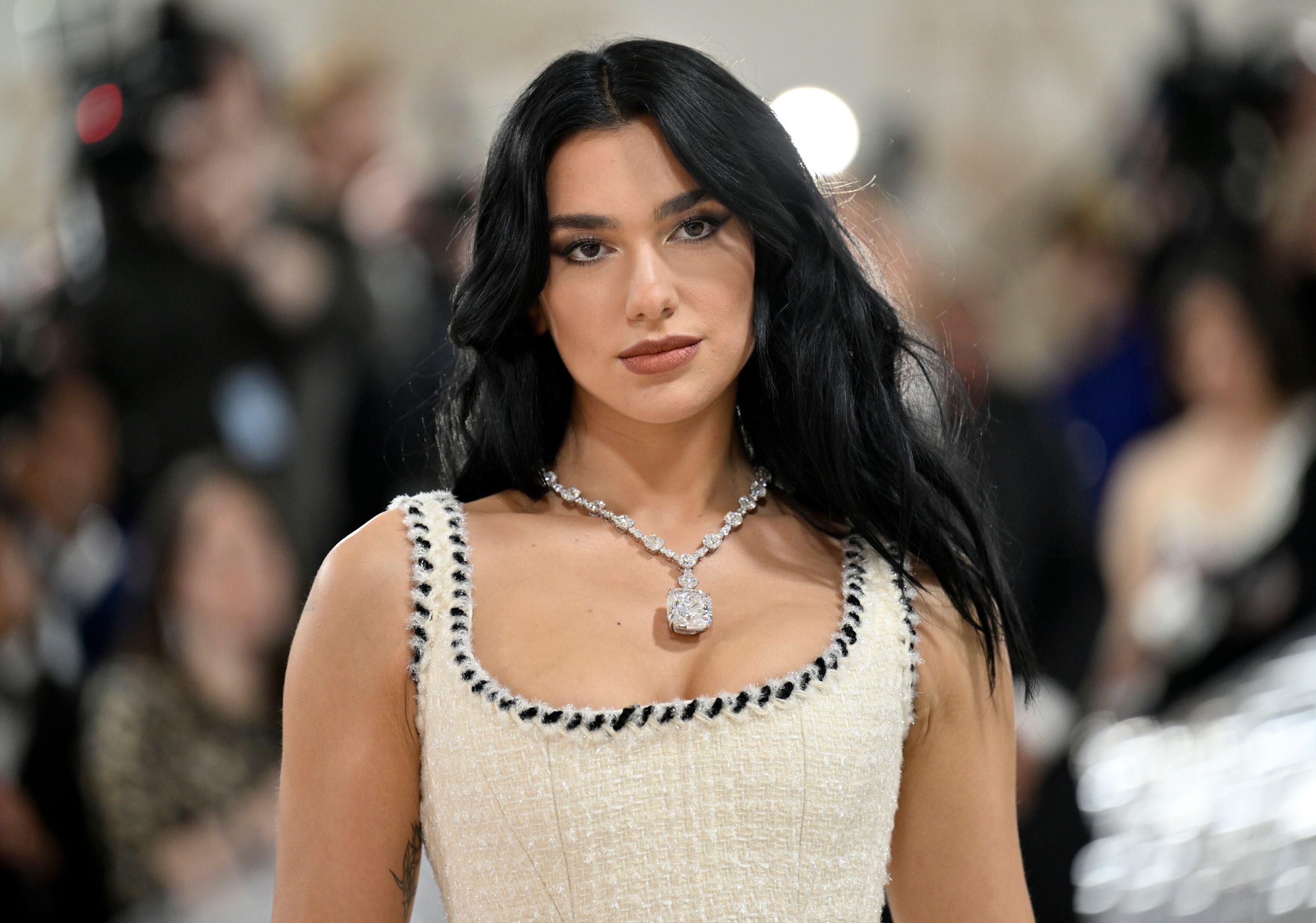 Dua Lipa fans stunned at her unbelievable Met Gala 2023 appearance