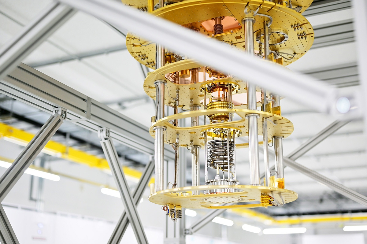 Oxford Quantum Circuits' quantum computer situated in one of Equinix's IBX data centers in Tokyo Oxford Quantum Circuits' quantum computer situated in one of Equinix's IBX data centers in Tokyo