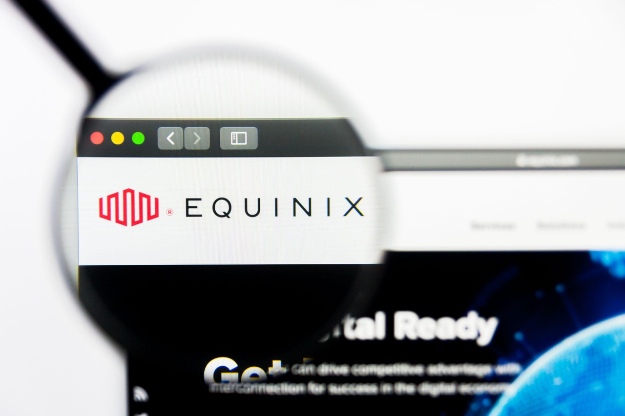 Illustrative Editorial of Equinix website homepage. Equinix logo visible on display screen. Illustrative Editorial of Equinix website homepage. Equinix logo visible on display screen.