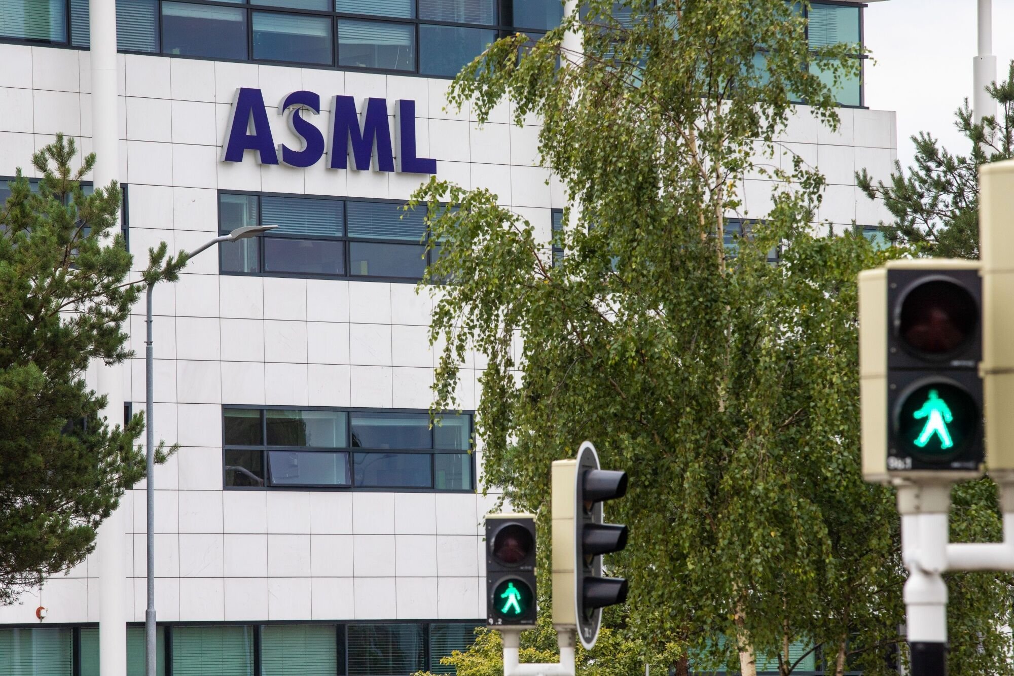 ASML and TSMC Can Disable Chip Machines If China Invades Taiwan - Vimarsana News