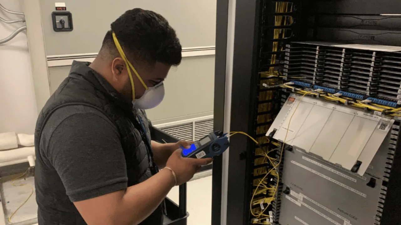 CoreSite Engineer working.jpg CoreSite Engineer working.jpg