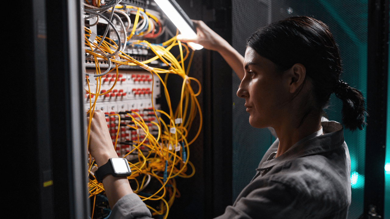 Data Center Network Topology: A Guide to Optimizing Performance