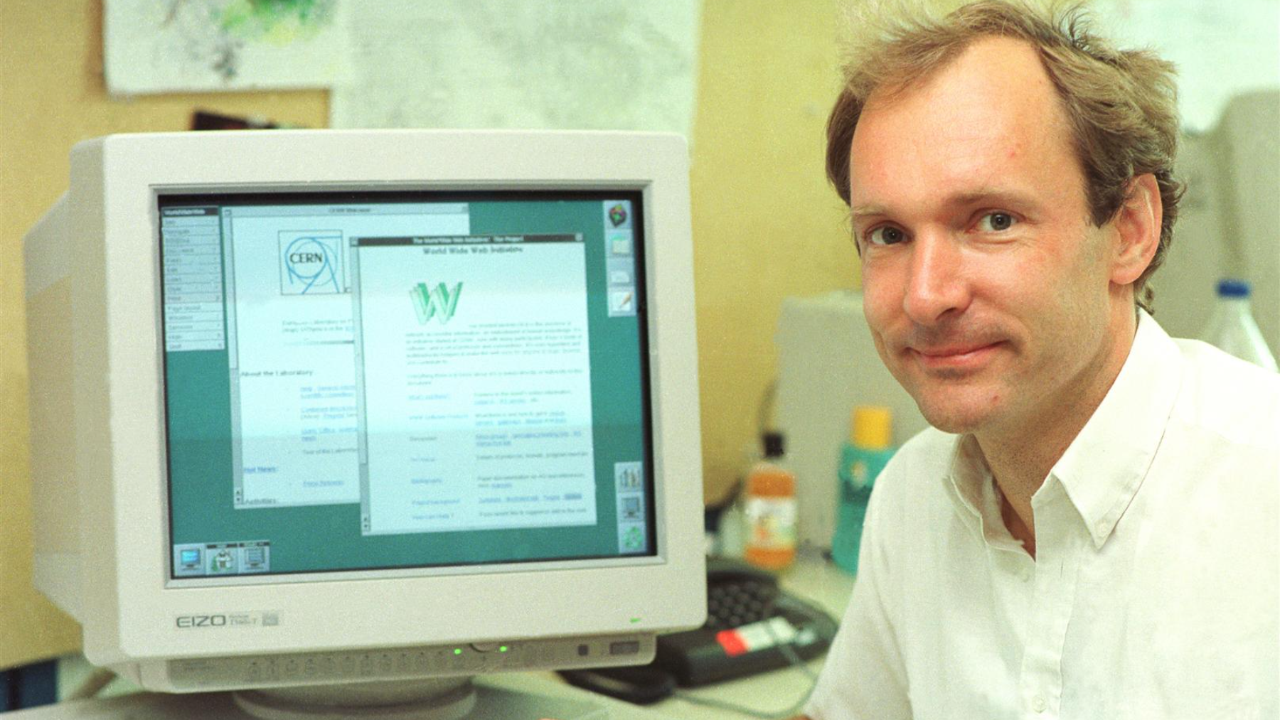 photo Tim Berners-Lee next to computer