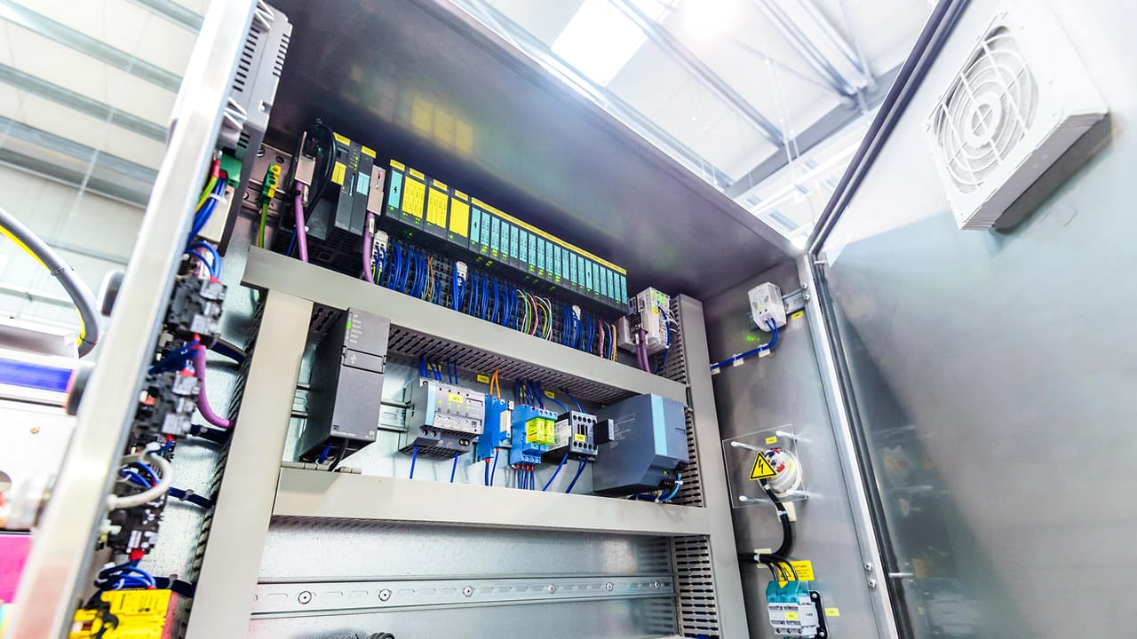 Electric control panel enclosure for power distribution and uninterrupted electrical voltage management. (Image: Alamy)