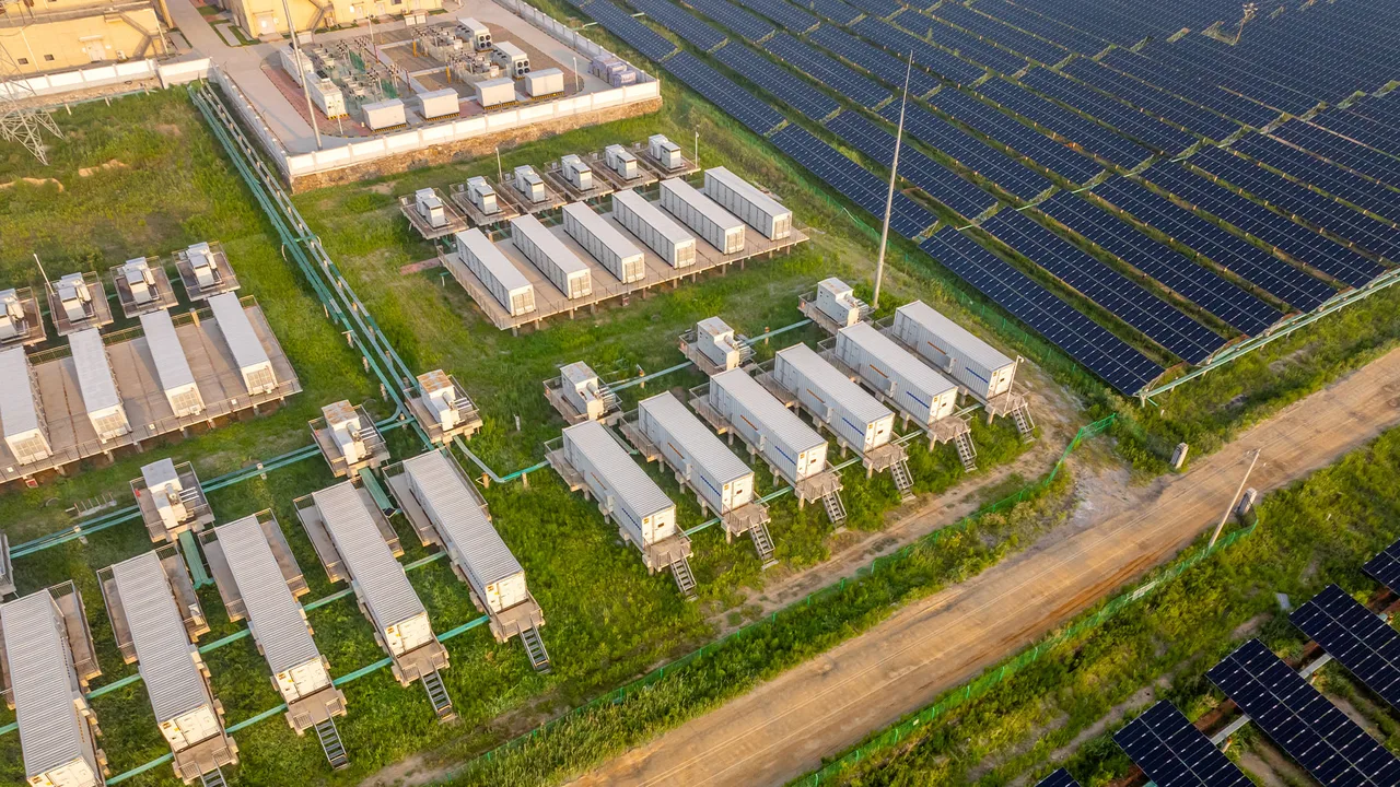 Battery Storage Moves Closer to Data Centers, but Challenges Persist