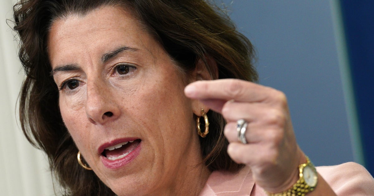 Raimondo Says Huawei’s Chip Breakthrough Is Years Behind US Tech