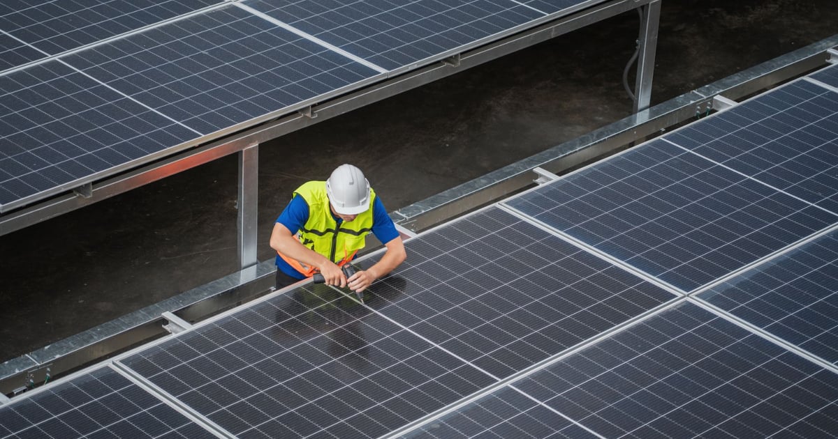 How Carbon-Aware Scheduling Can Cut Data Center Emissions