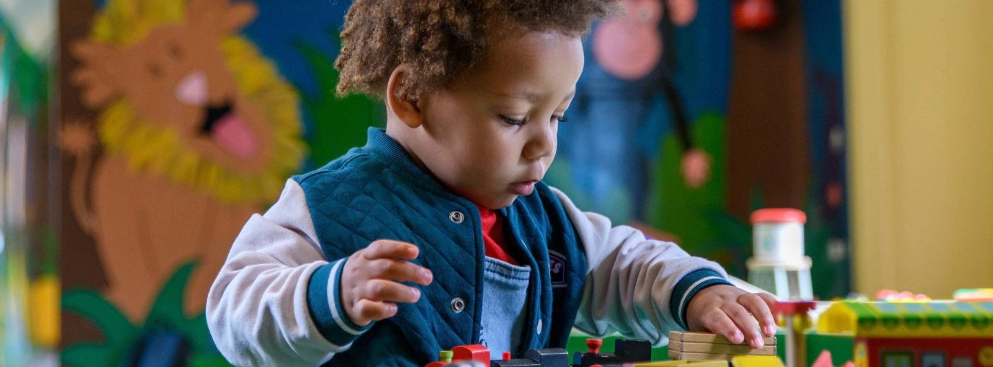Banner con texto sobre ingredientes claves para el desarrollo mental infantil.