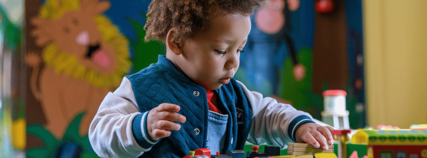 Banner con texto sobre ingredientes claves para el desarrollo mental infantil.