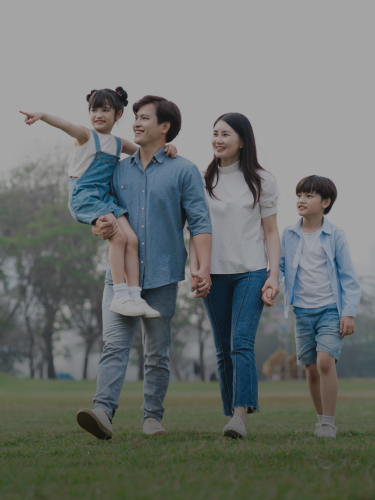 Family of 4 Walking happily in Green Park