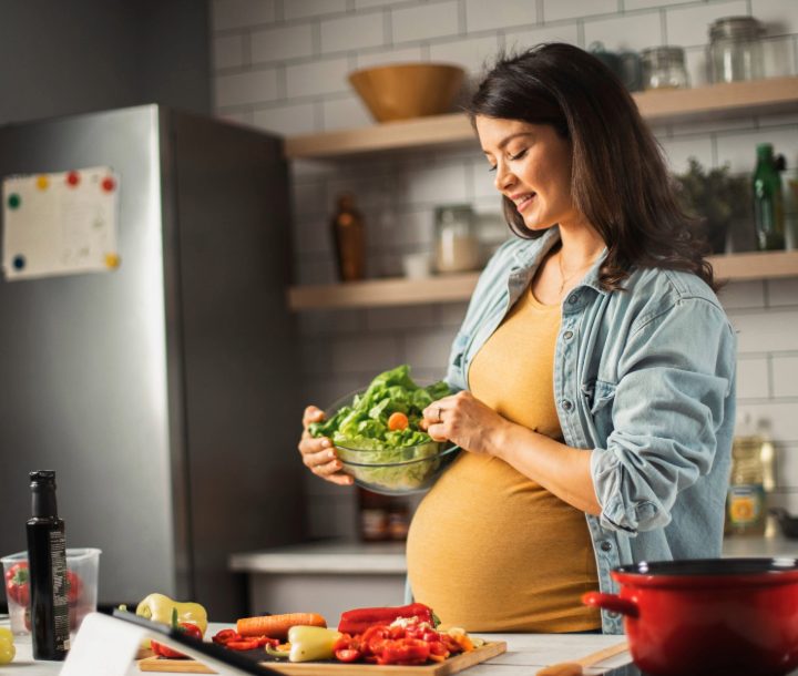 La nutrición y el cuidado en el embarazo consta de magnesio, magnesano y niacina, importantes en la alimentación prenatal.