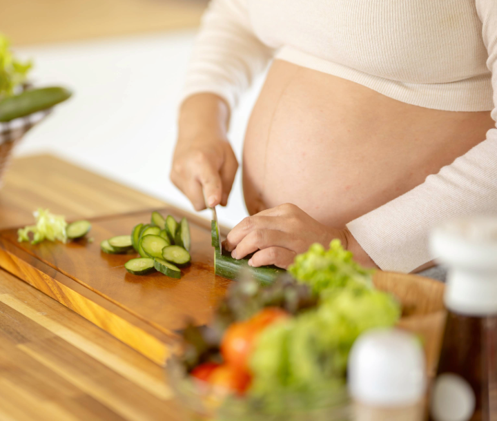 La nutrición y el cuidado en el embarazo consta de omega-3, potasio y fósforo, importantes en la alimentación prenatal.