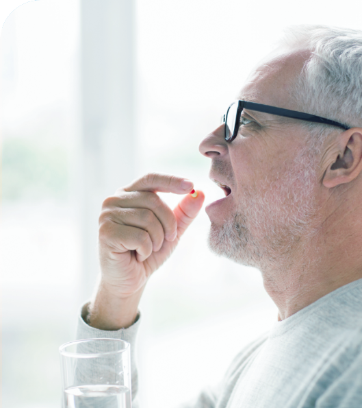 A man swallow a pill אופן נטילה