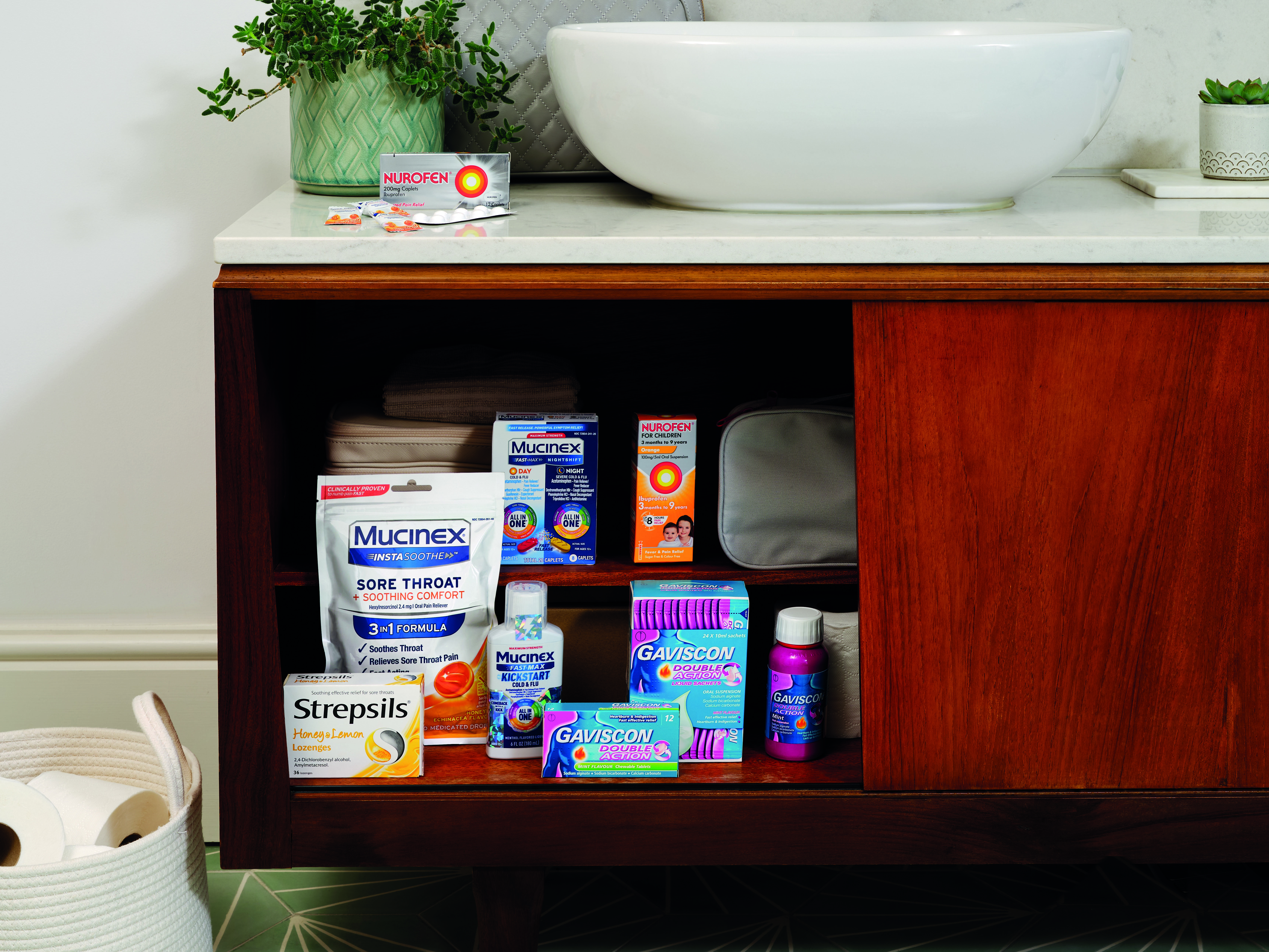 Reckitt Bathroom Cupboard Shot7a Crop Cmyk Rt 1