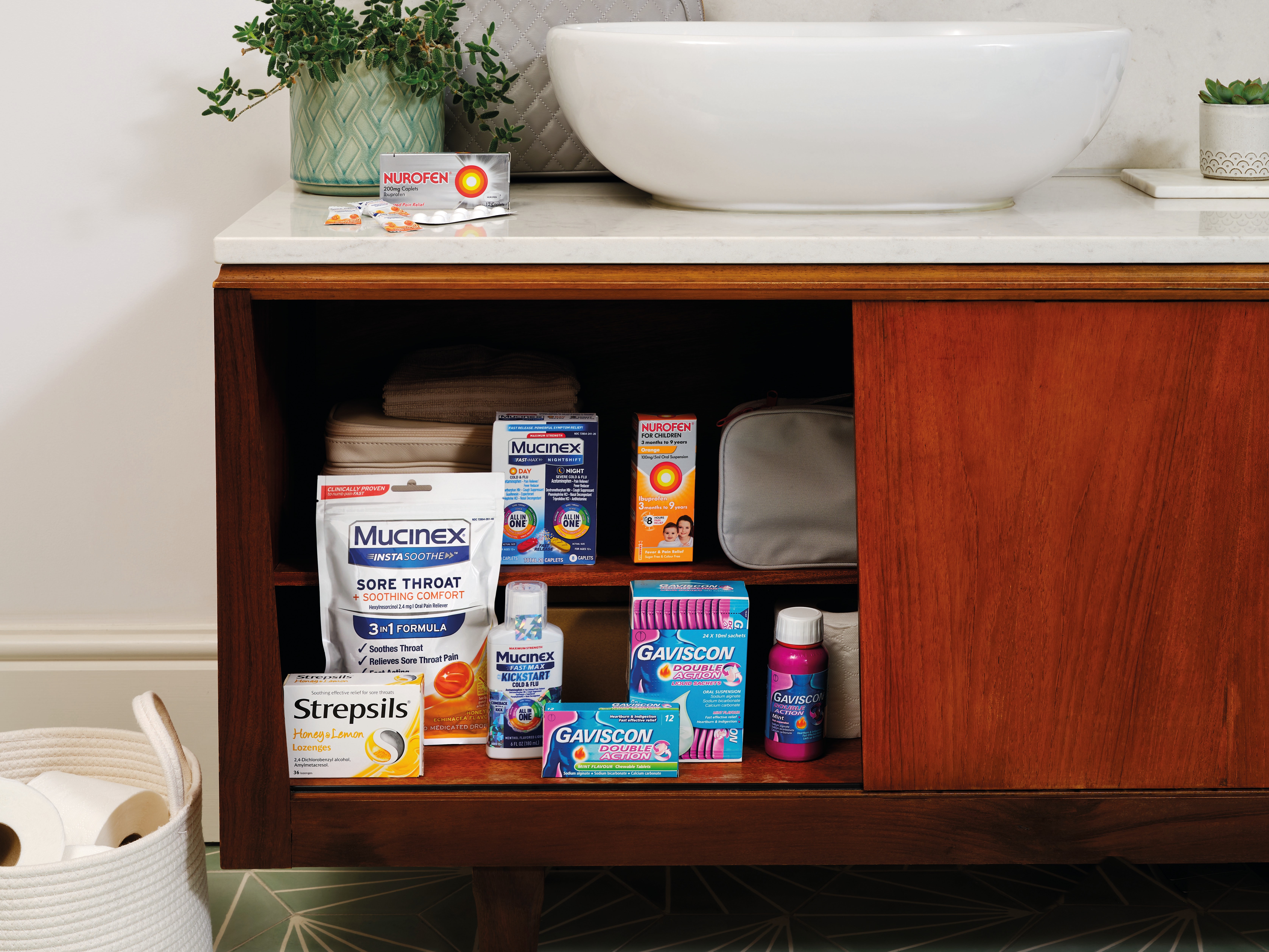 Reckitt Bathroom Cupboard Shot7a Crop Cmyk Rt 1