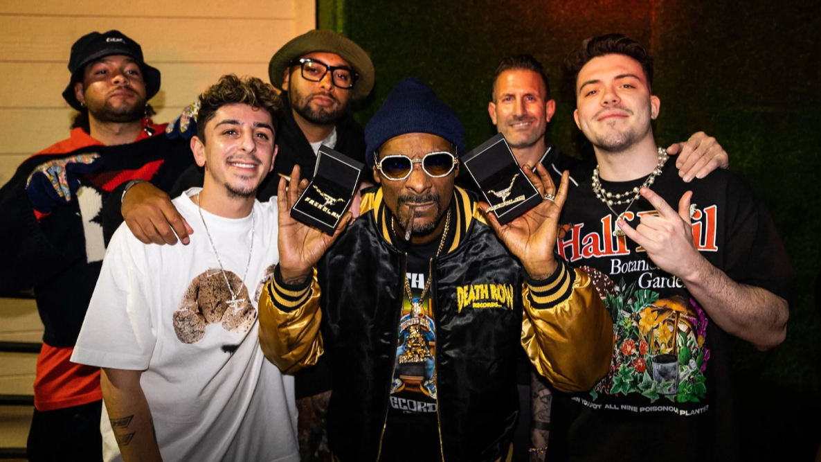FaZe the f**k up” – Rapper Snoop Dogg officially becomes FaZe Snoop. Yes,  for real.